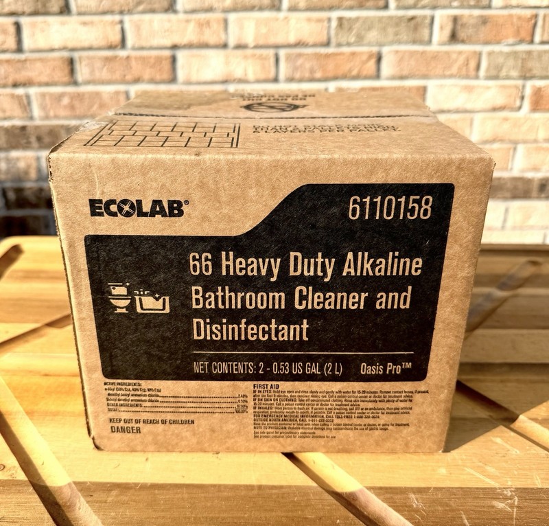 (2) ECOLAB 6110158 2L 66 Heavy Duty Alkaline Bathroom Cleaner BIUB Oct 2027