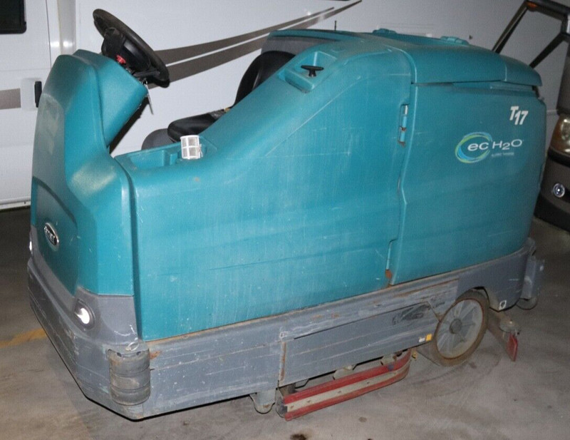 Tennant T17 EC H2O Ride on Floor Scrubber 36V Battery Powered Disc Brushes