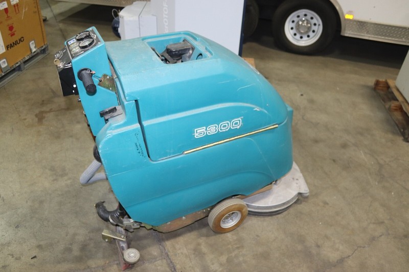 Tennant 5300 FLOOR SCRUBBER