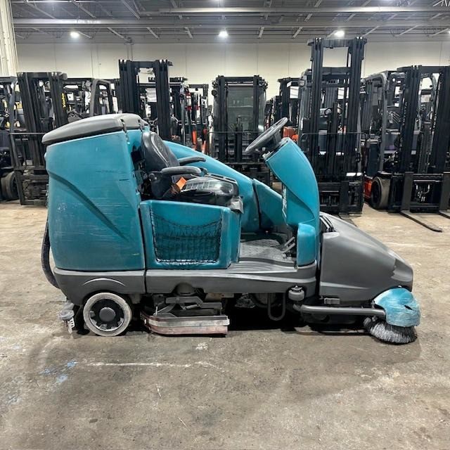 2020 Tennant T16 Rider Floor Scrubber/Sweeper 36 Volt Electric 947 Hours