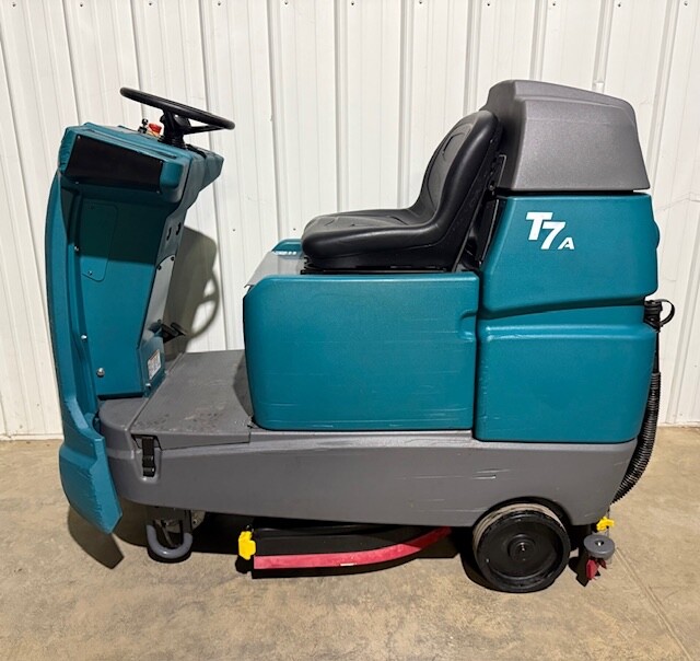 Tennant T7 26″ Riding Disk Floor Scrubber