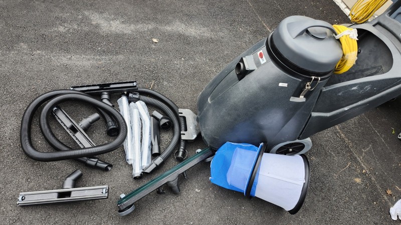 Viper Shovelnose 18 Gallon Wet / Dry Vacuum with Squeegee and Tool Kit Brand New