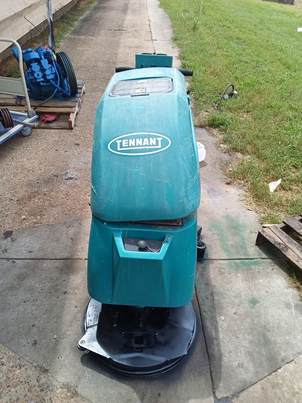 Tennant 5300 FLOOR SCRUBBER