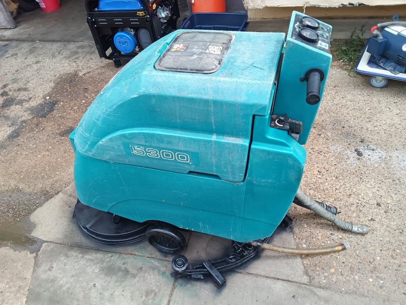 Tennant 5300 FLOOR SCRUBBER gallery