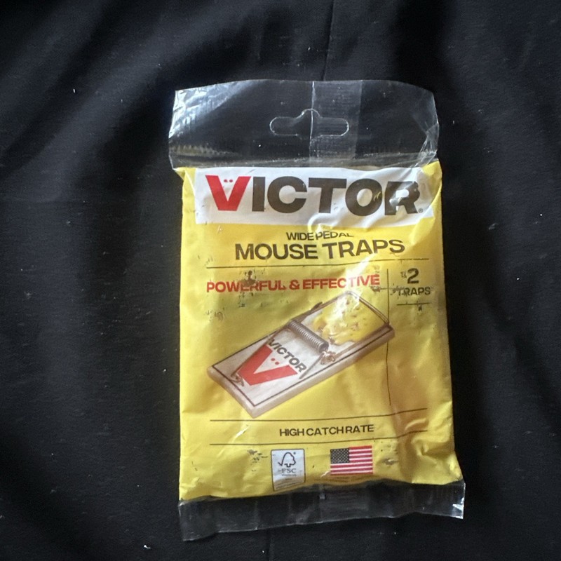 Victor Wide Plastic Pedal Mouse Traps, Powerful & Effective, 2 Traps Included