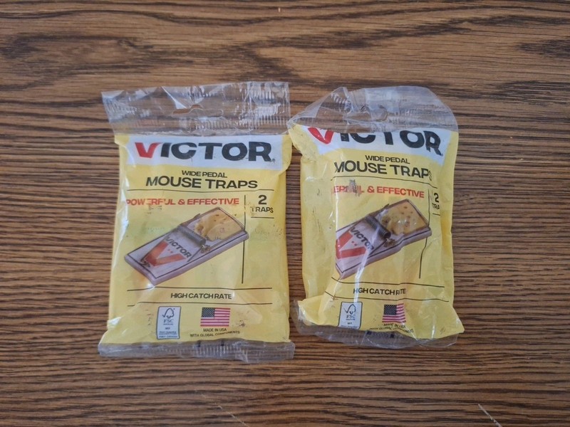 Victor Wide-Pedal Mouse Traps (4 Traps) Powerful And Effective High Catch Rate