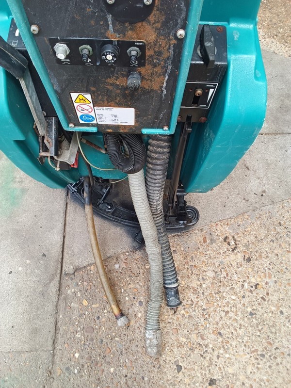 Tennant 5300 FLOOR SCRUBBER gallery