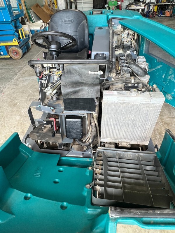 Tennant T20 Gas Powered Ride On Scrubber/Sweeper gallery