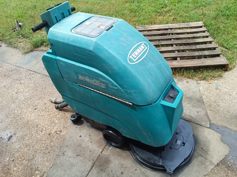 Tennant 5300 FLOOR SCRUBBER gallery